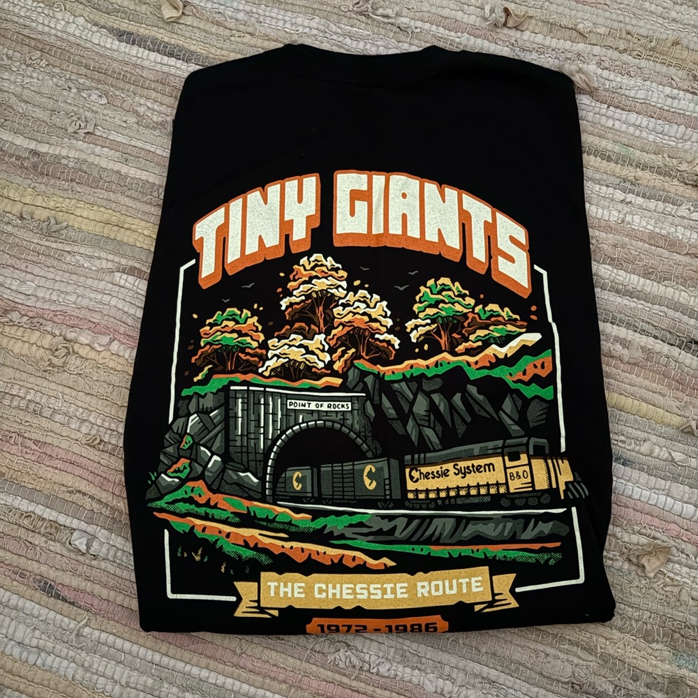 Tiny Giants Graphic long sleeve